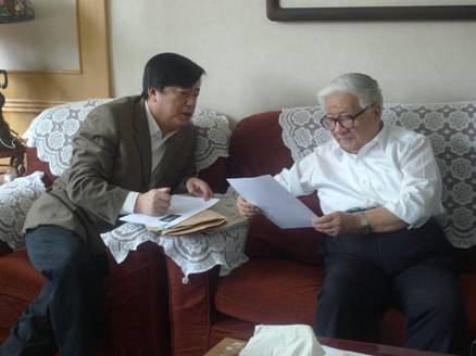 原全国政协副主席王文元在京会见校长黄泰岩-